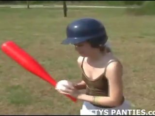 無辜 18yo 青少年 打 棒球 在戶外
