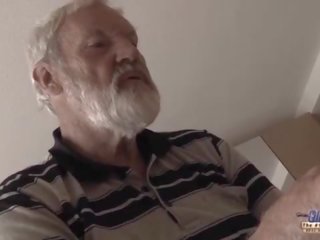 Old young - big johnson garry ata fucked by ýaşlar she licks thick old man shaft
