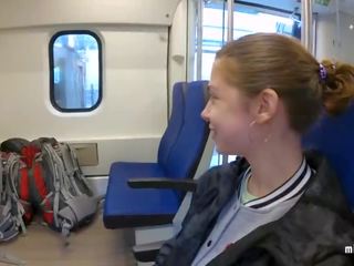 Ekte offentlig blowjob i den tog | pov muntlig creampie av mihanika69