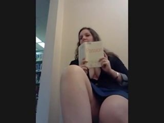 Αυτή βίντεο τον εαυτό της cumming σε βιβλιοθήκη