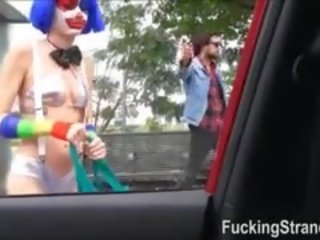 Tonårs clownen mikayla mico körd i offentlig för en fria ritt