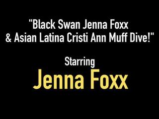 Black Swan Jenna Foxx & Asian Latina Cristi Ann Muff Dive!