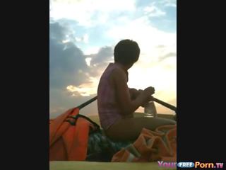Amator adolescență a stabilit în sus o sextape în o barca pe the lake film