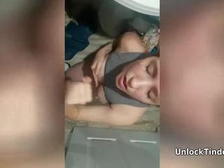 Teenage girlfriend Gives Me A Blowjob And I Cum On Her Face