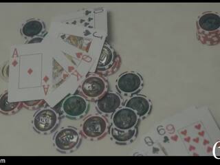 Xpervo - ідеальна крихітна diva платить покер гравець з її манда