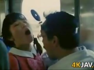Flickvän blir groped på en tåg