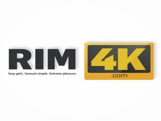 Rim4k. greg returns от бизнес пътуване и получава доволен много добре