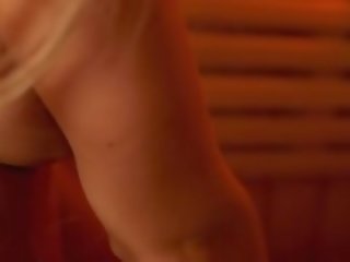 Lesb adoleshent të dashuruar stimulim me gisht në sauna