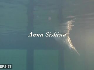 Stupendous 超 step-sister 安娜 siskina 同 大 奶 在 该 泳