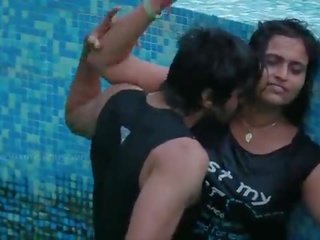 Etelä intialainen desi bhabhi stupendous romantiikka at uinti altaan - hindi kuuma lyhyt movie-2016