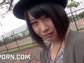 I mrekullueshëm japoneze i ri femër +18 përdorim xxx film lodra në një park në tokyo